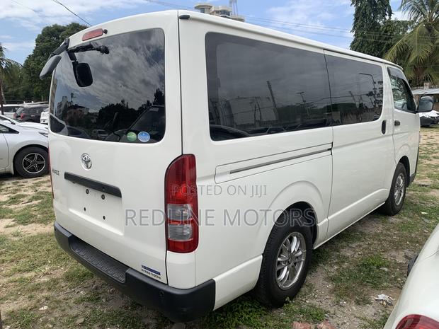 Toyota HiAce 2018 Off white