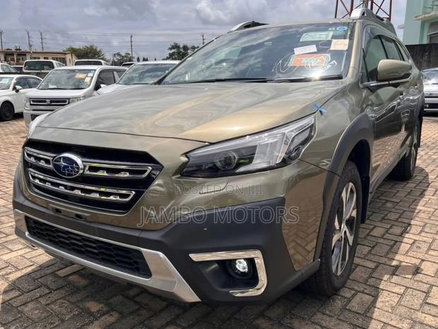 Subaru Outback 2023 Gold