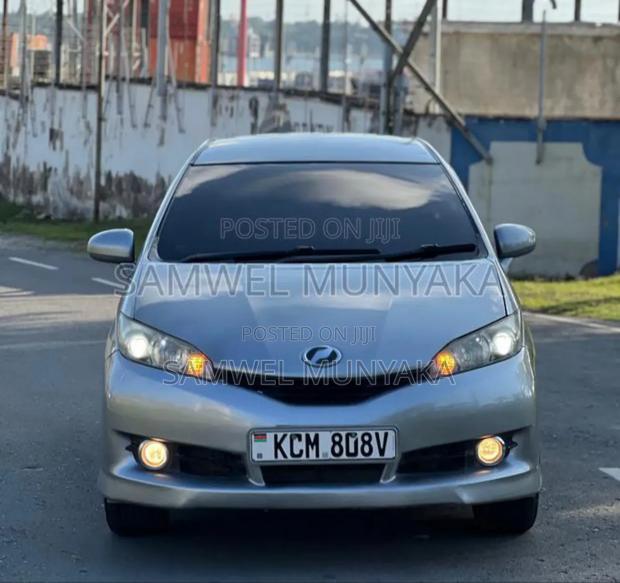 Toyota Wish 2012 Silver