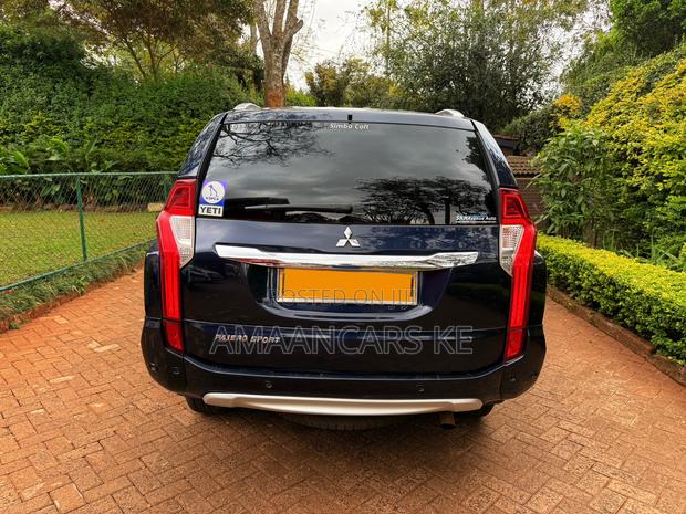 Mitsubishi Pajero Sport Exceed 2016 Blue