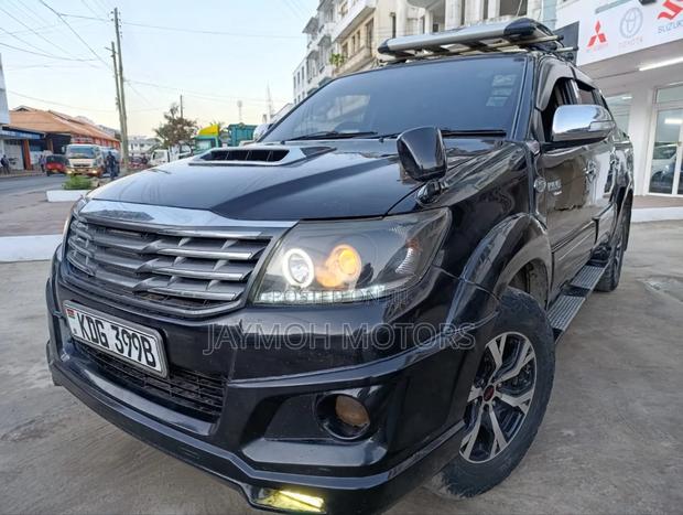 Toyota Hilux 2016 Black