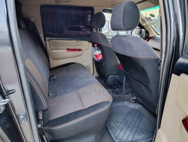 Toyota Hilux 2016 Black
