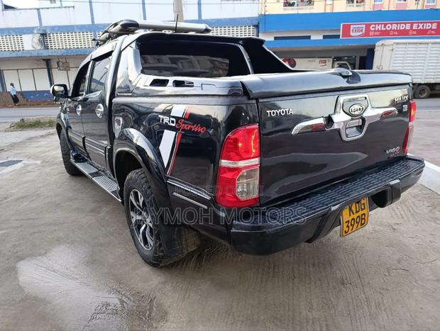 Toyota Hilux 2016 Black