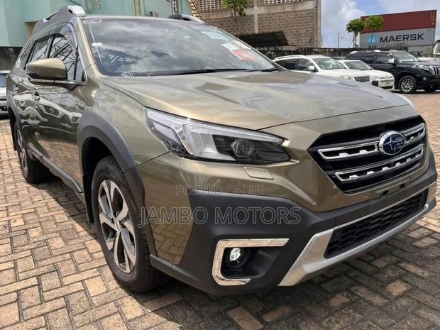Subaru Outback 2023 Gold