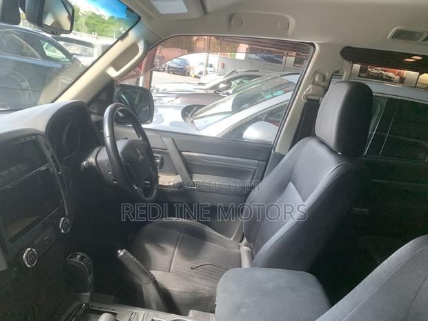 Mitsubishi Pajero V80 3.2 DI-D 2018 Off white