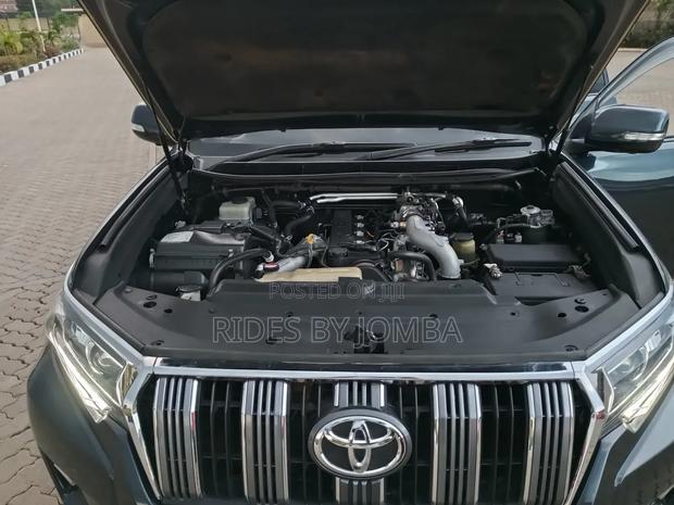 Toyota Land Cruiser 2010 Black