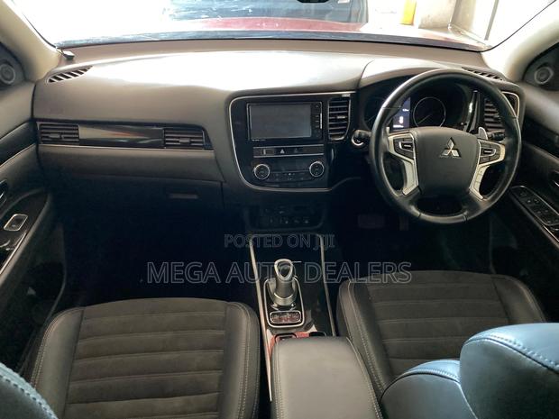 Mitsubishi Outlander 2.0 PHEV AWD 2018 Red