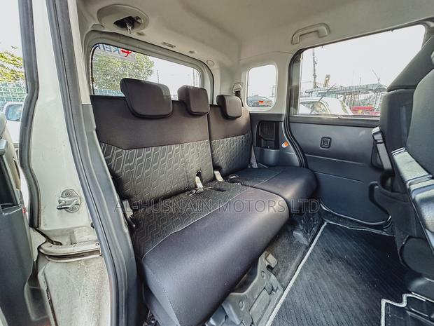 Toyota Tank 1.0 FWD 2019 Pearl
