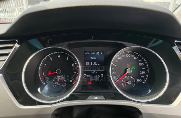 Volkswagen Touran 2019 Off white
