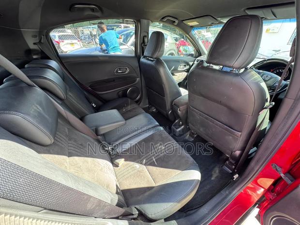 Honda Vezel 2020 Red