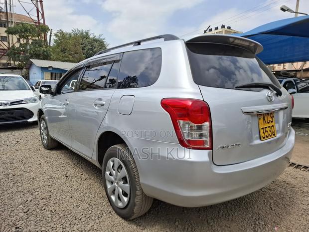 Toyota Corolla Fielder 2011 Silver