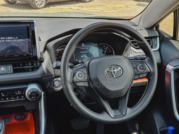 Toyota RAV4 Adventure 2019 Green