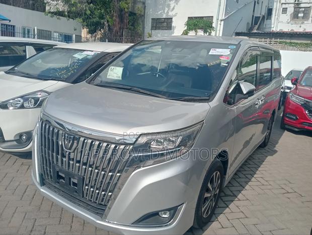 Toyota Esquire 2019 Silver