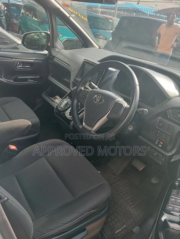 Toyota Esquire 2019 Silver