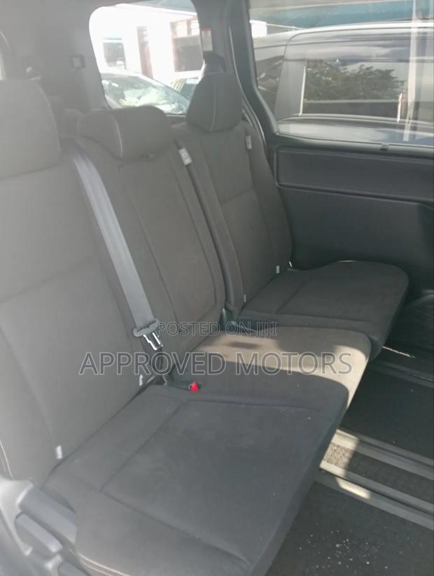 Toyota Esquire 2019 Silver