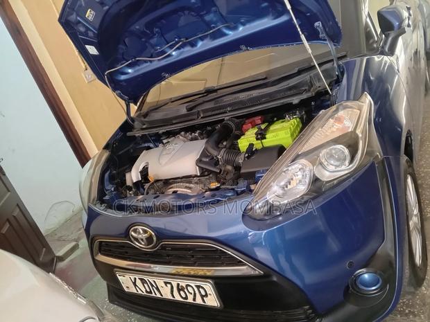 Toyota Sienta 2016 Blue