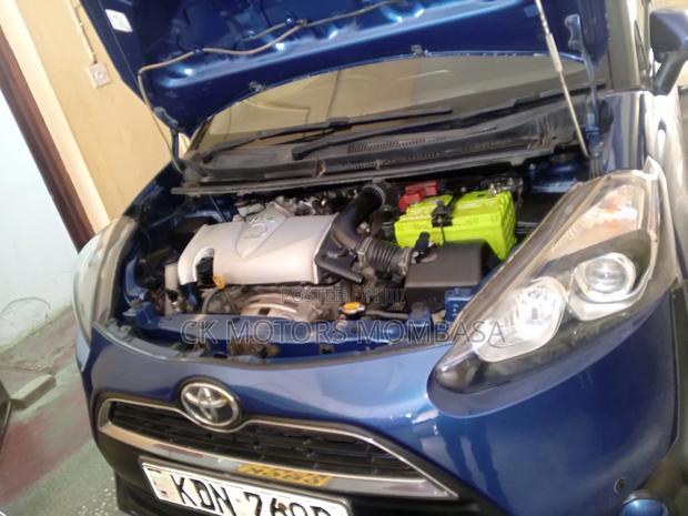 Toyota Sienta 2016 Blue