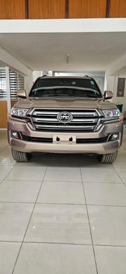 Toyota Land Cruiser 4.6 V8 ZX 2019 Gold for sale