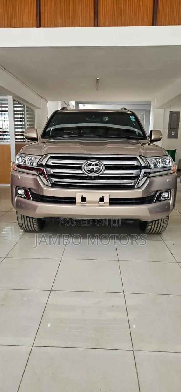 Toyota Land Cruiser 4.6 V8 ZX 2019 Gold