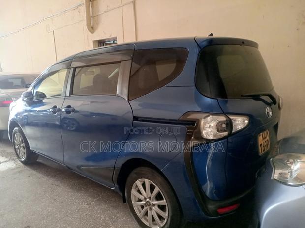 Toyota Sienta 2016 Blue