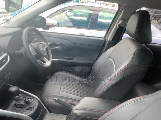 Toyota Raize 1.0 AWD 2019 Beige