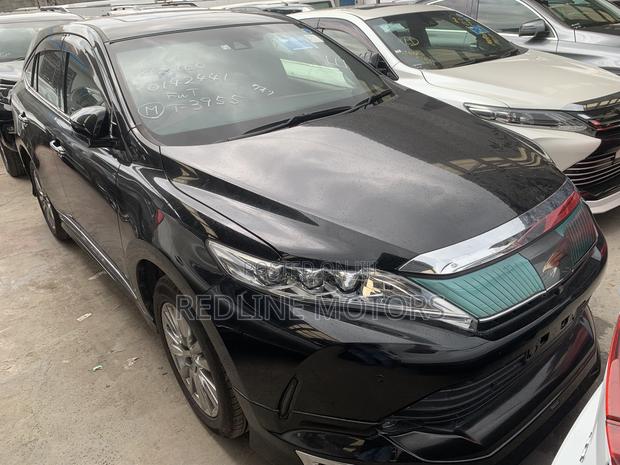 Toyota Harrier 2.0 2018 Black