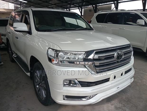 Toyota Land Cruiser 2018 White