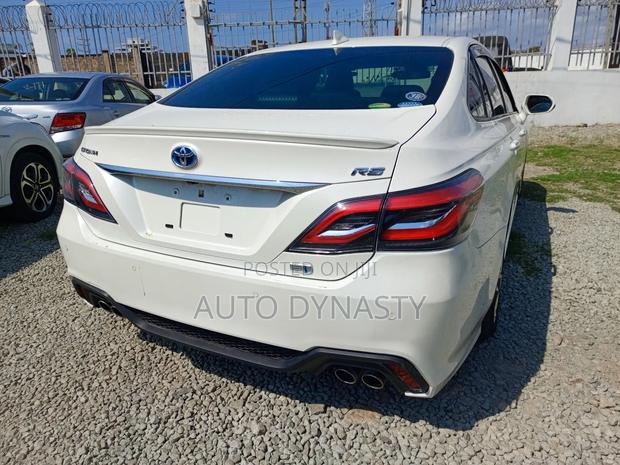 Toyota Crown 2017 White