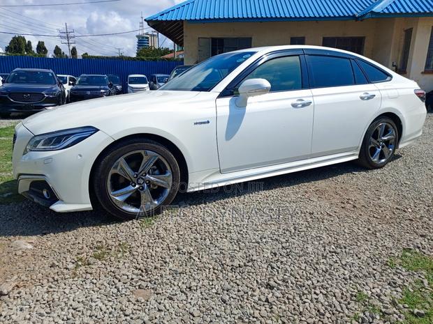 Toyota Crown 2017 White