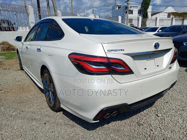 Toyota Crown 2017 White