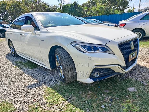 Toyota Crown 2017 White