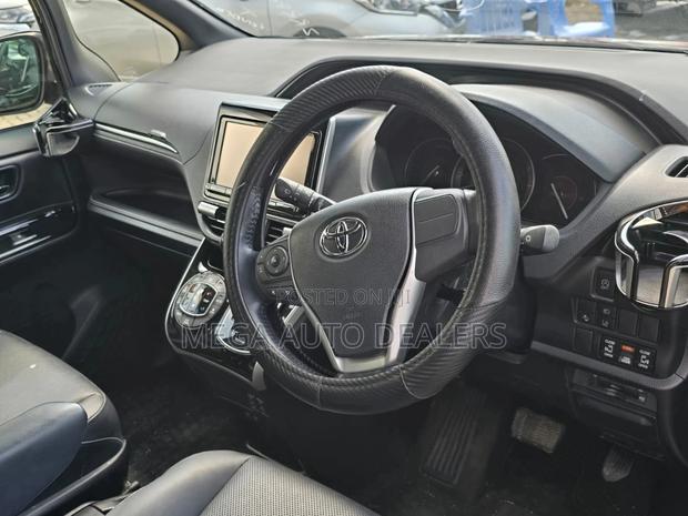 Toyota Esquire 2018 Black