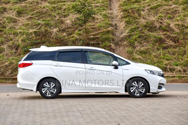 Honda Shuttle 1.5 Hybrid 2WD 2018 Off white