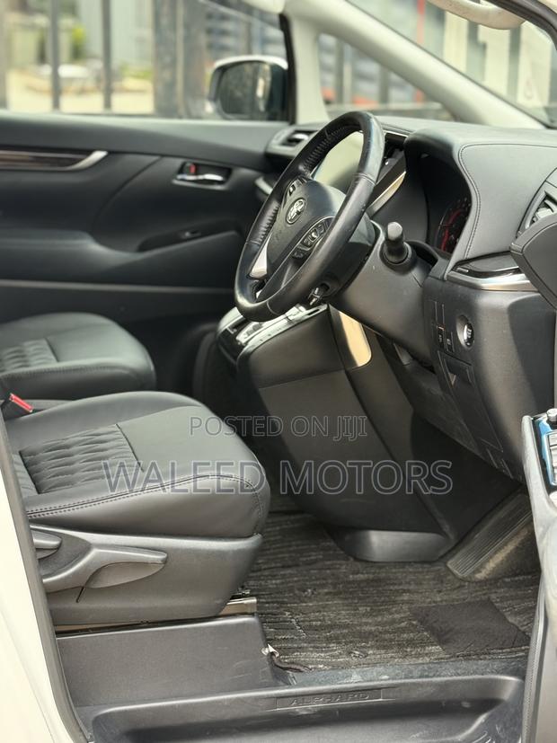 Toyota Alphard 2018 Pearl