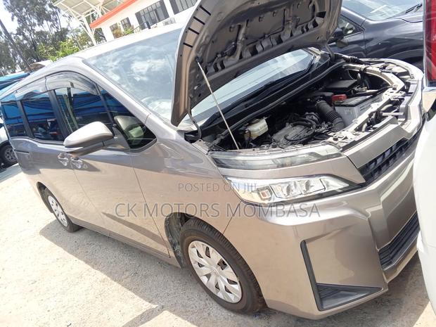 Toyota Voxy 2018 Gray