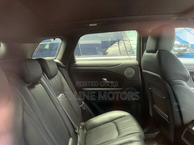 Land Rover Range Rover Evoque SE 4x4 5-Door 2018 White