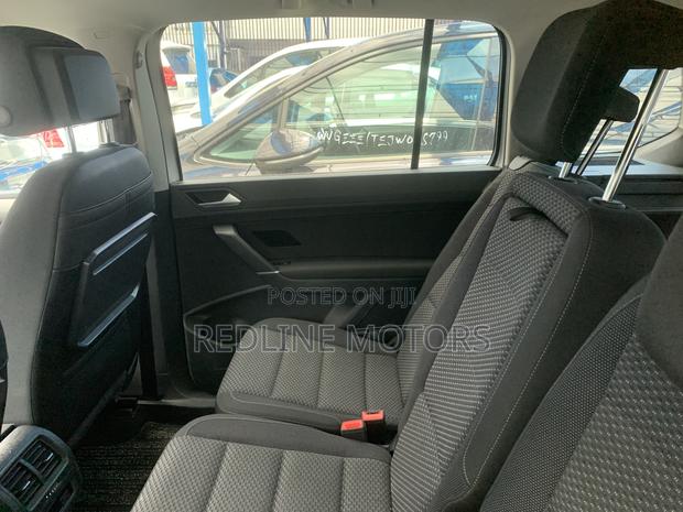 Volkswagen Touran 2018 Silver