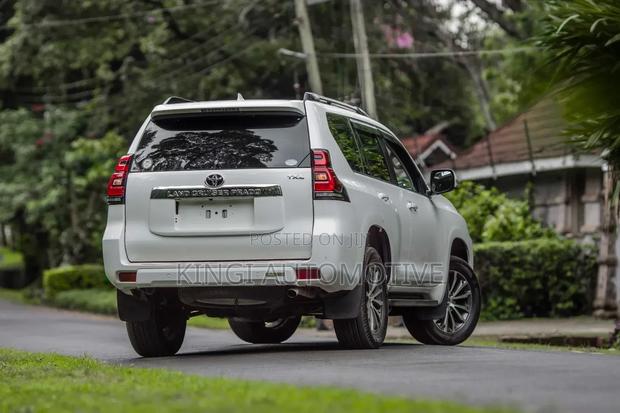 Toyota Land Cruiser Prado 2.7 2019 White