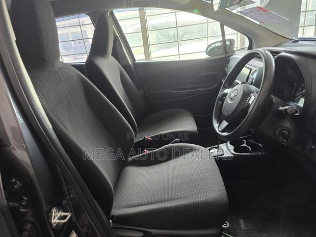 Toyota Vitz 2018 Gray
