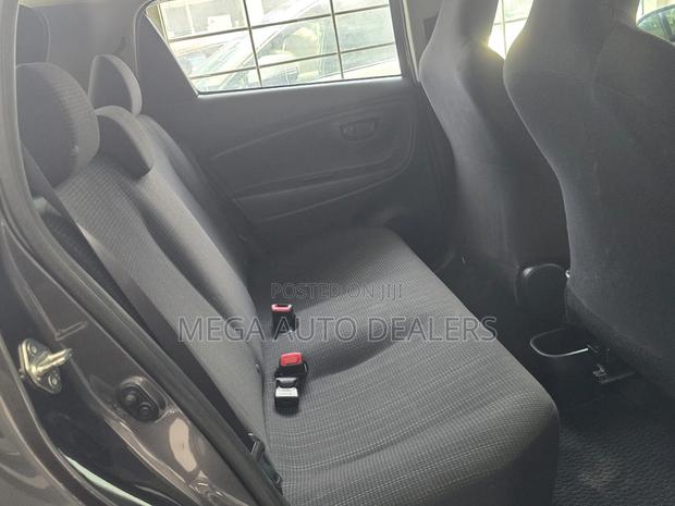 Toyota Vitz 2018 Gray
