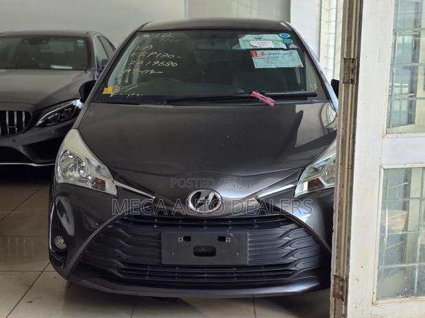 Toyota Vitz 2018 Gray