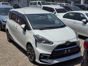 Toyota Sienta 2018 White for sale
