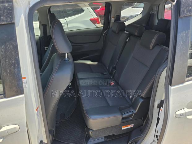 Toyota Sienta 2018 White