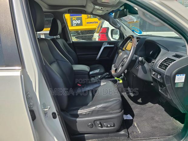 Toyota Land Cruiser Prado 2018 White
