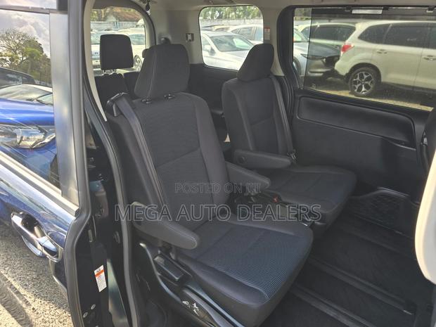 Toyota Voxy 2018 Blue