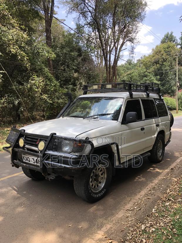 Mitsubishi Pajero 2002 White