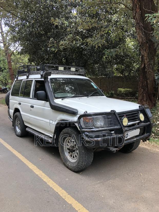 Mitsubishi Pajero 2002 White