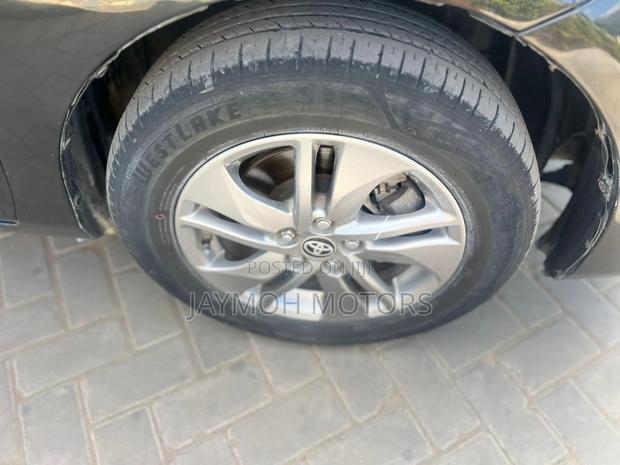Toyota Sienta 2017 Black