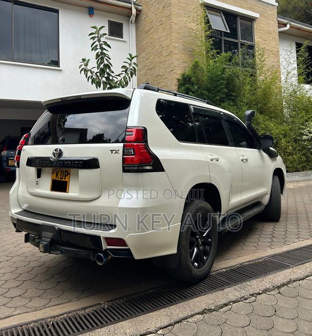 Toyota Land Cruiser Prado 2.8 2018 White