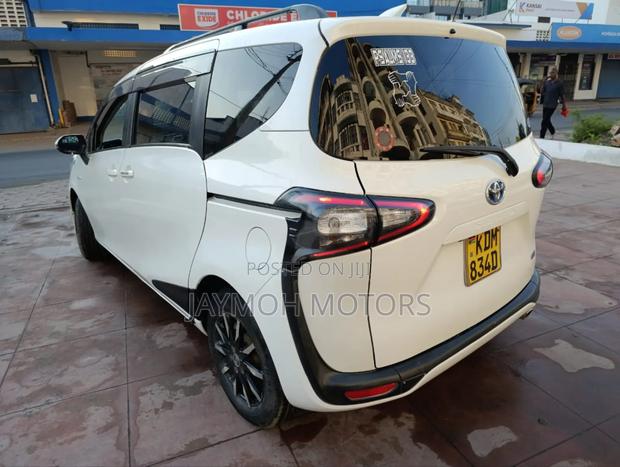 Toyota Sienta 2017 White